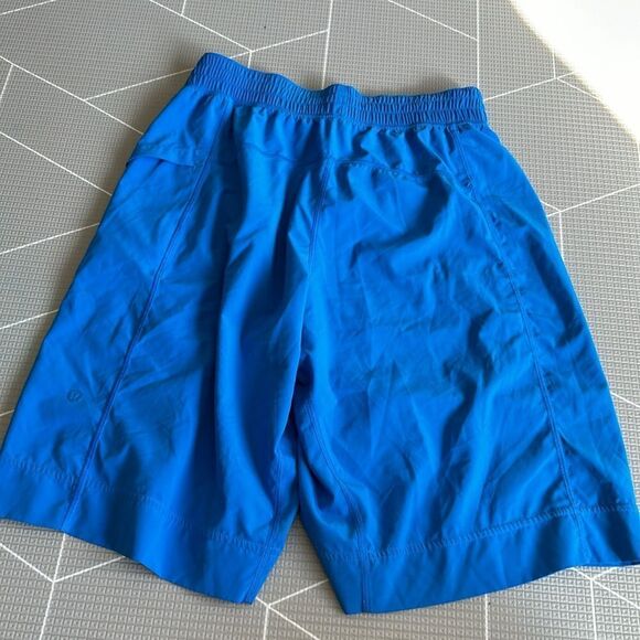 Lululemon size Small Men’s Shorts - Picture 2 of 3